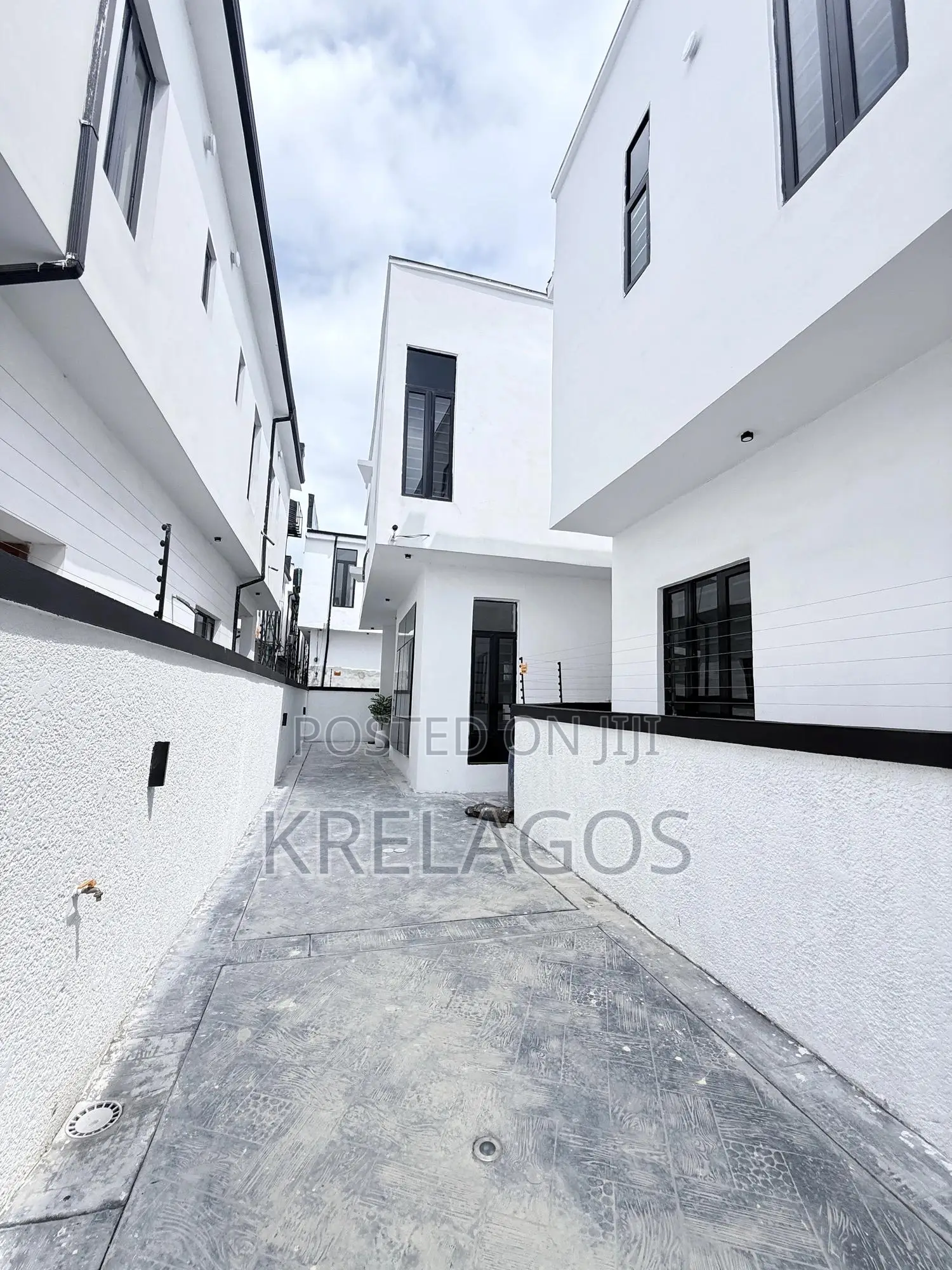 5bdrm Duplex in Ado / Ajah for sale