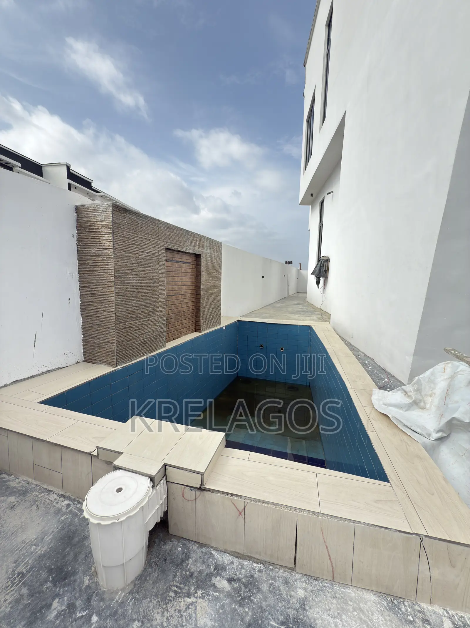 4bdrm Duplex in Ado / Ajah for sale