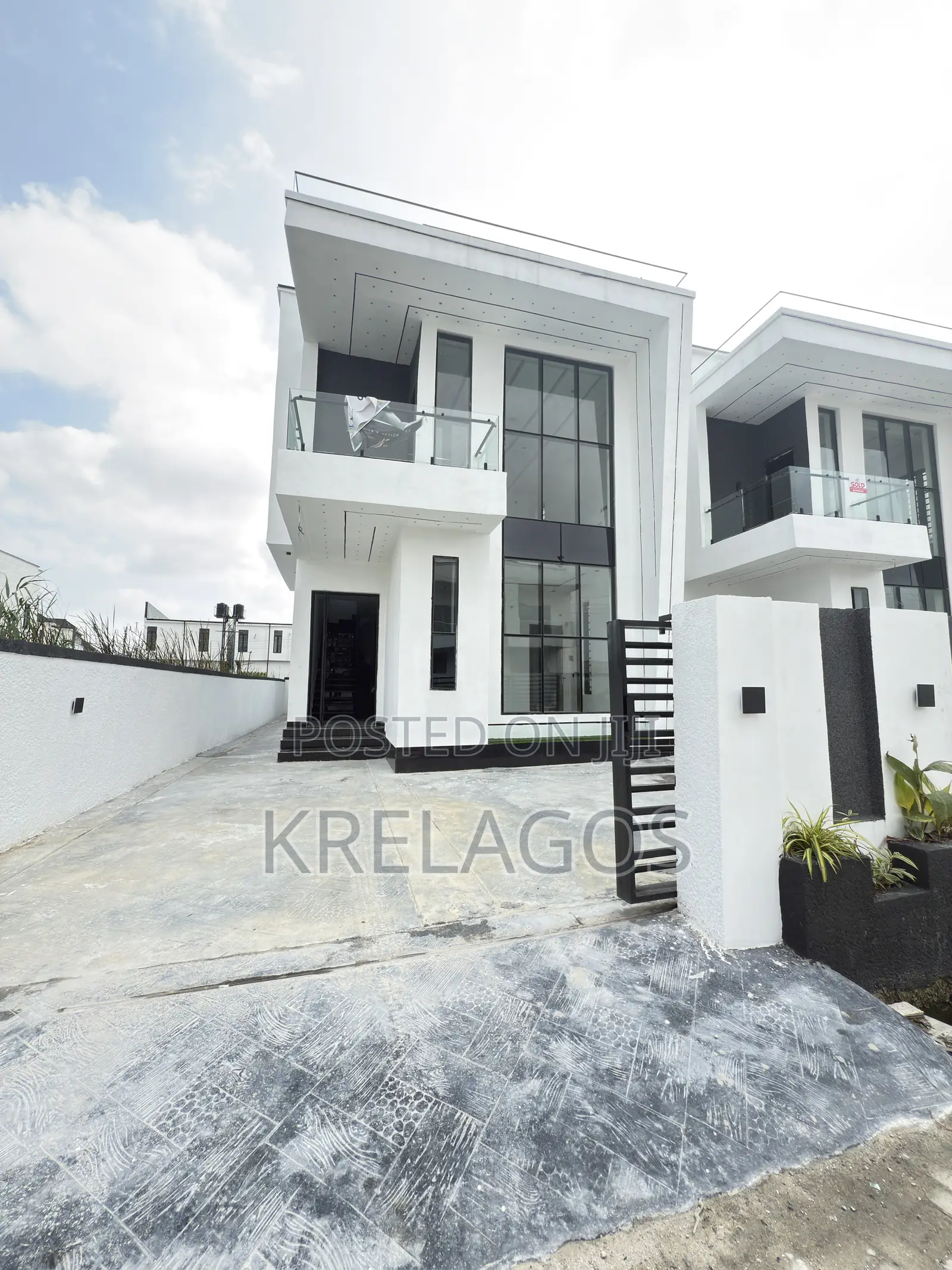 4bdrm Duplex in Ado / Ajah for sale