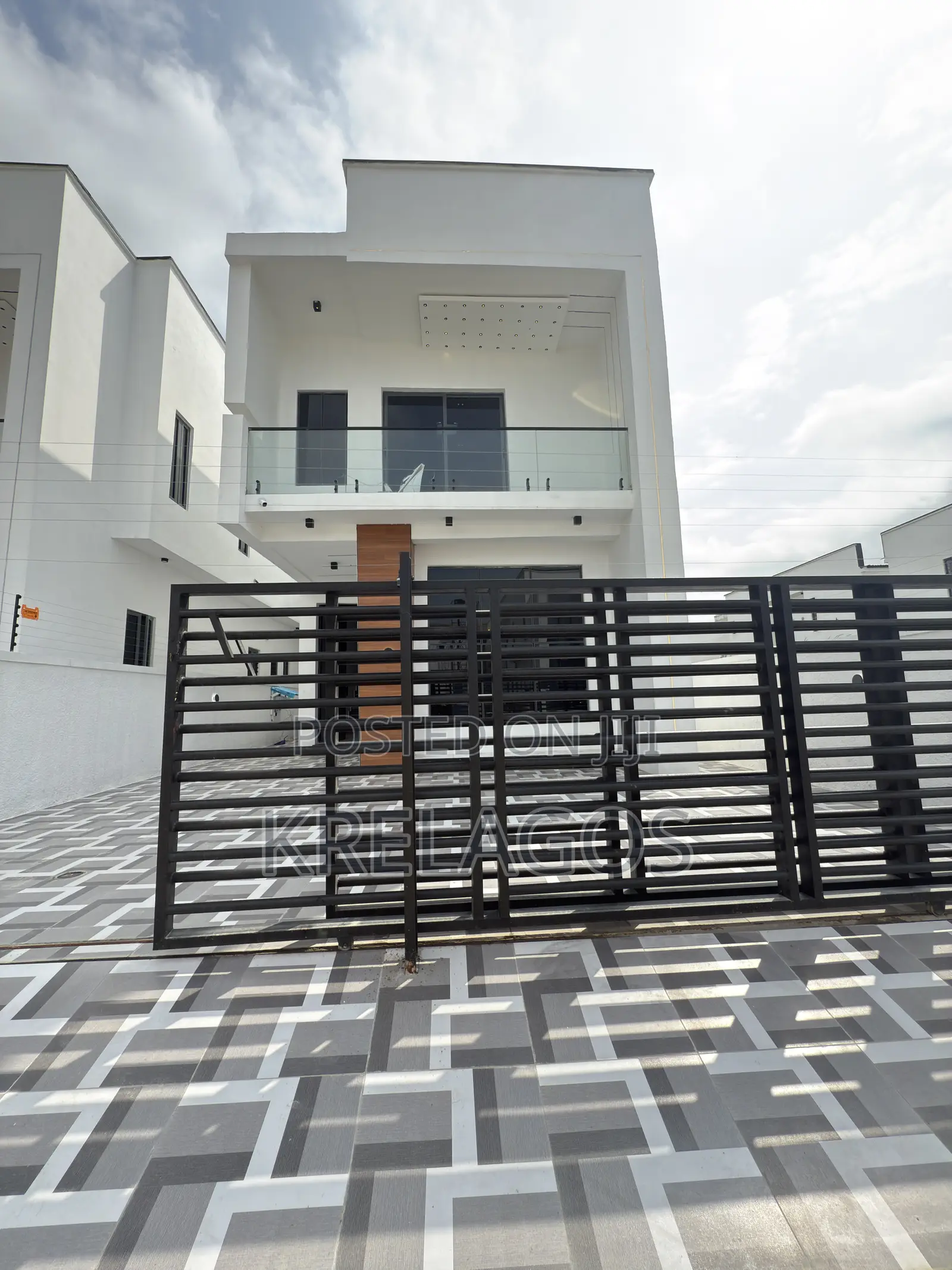 4bdrm Duplex in Ado / Ajah for sale