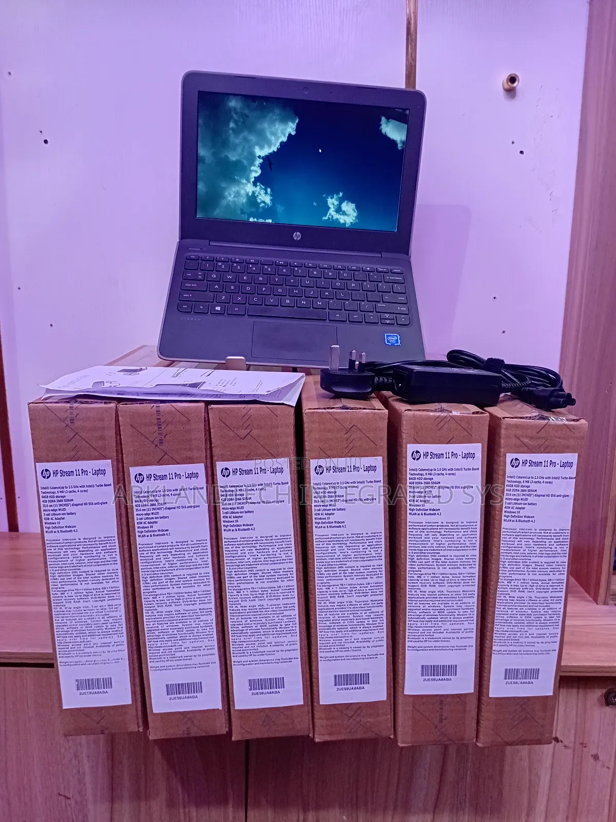 New Laptop HP Mini 2140 4GB Intel Celeron SSD 40GB