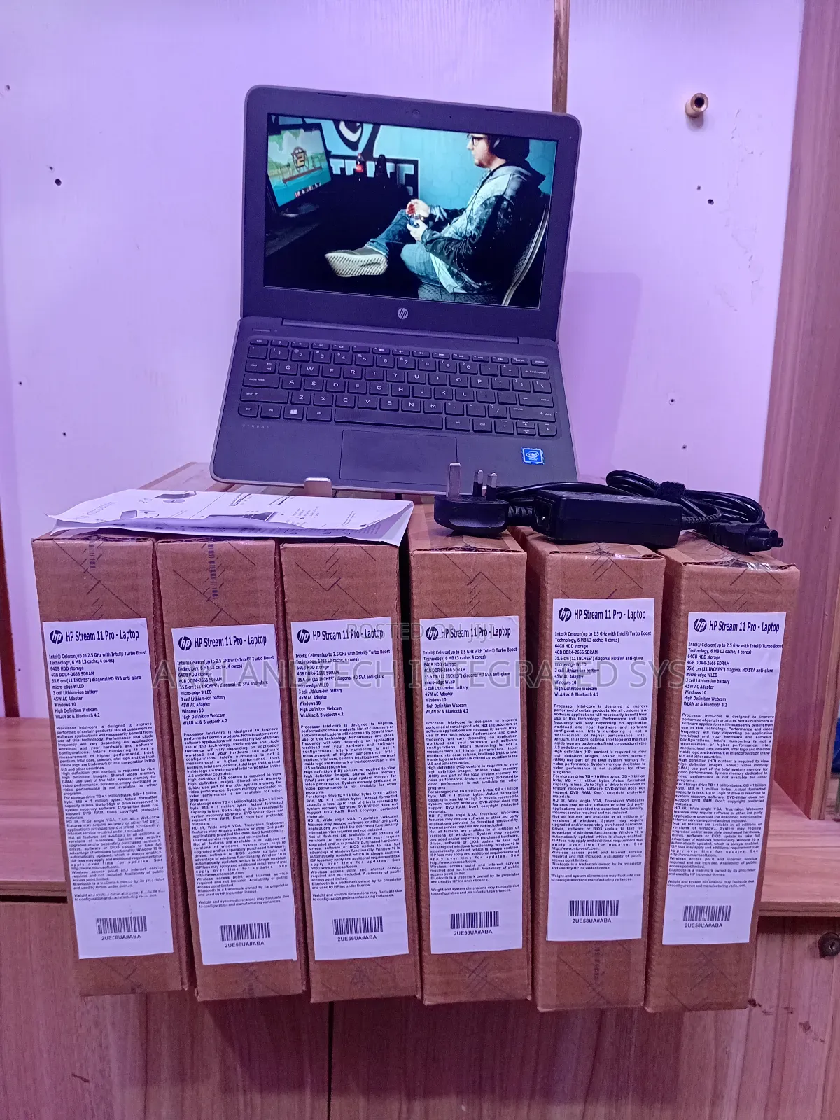 New Laptop HP Mini 2140 4GB Intel Celeron SSD 40GB