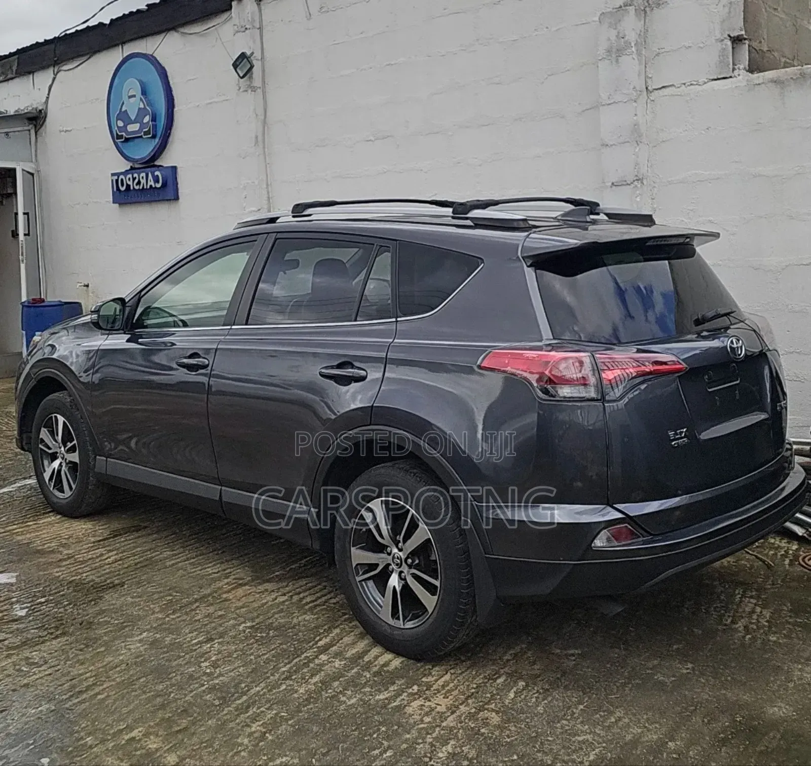 Toyota RAV4 XLE 4dr SUV AWD (2.5L 4cyl 6A) 2018 Gray