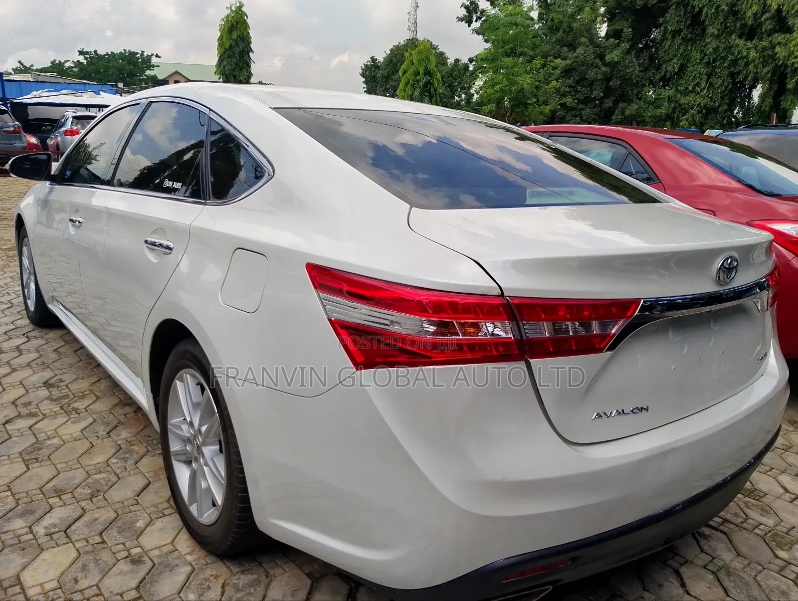 Toyota Avalon XLE Sedar FWD (3.5L 6cyl 6A) 2013 White