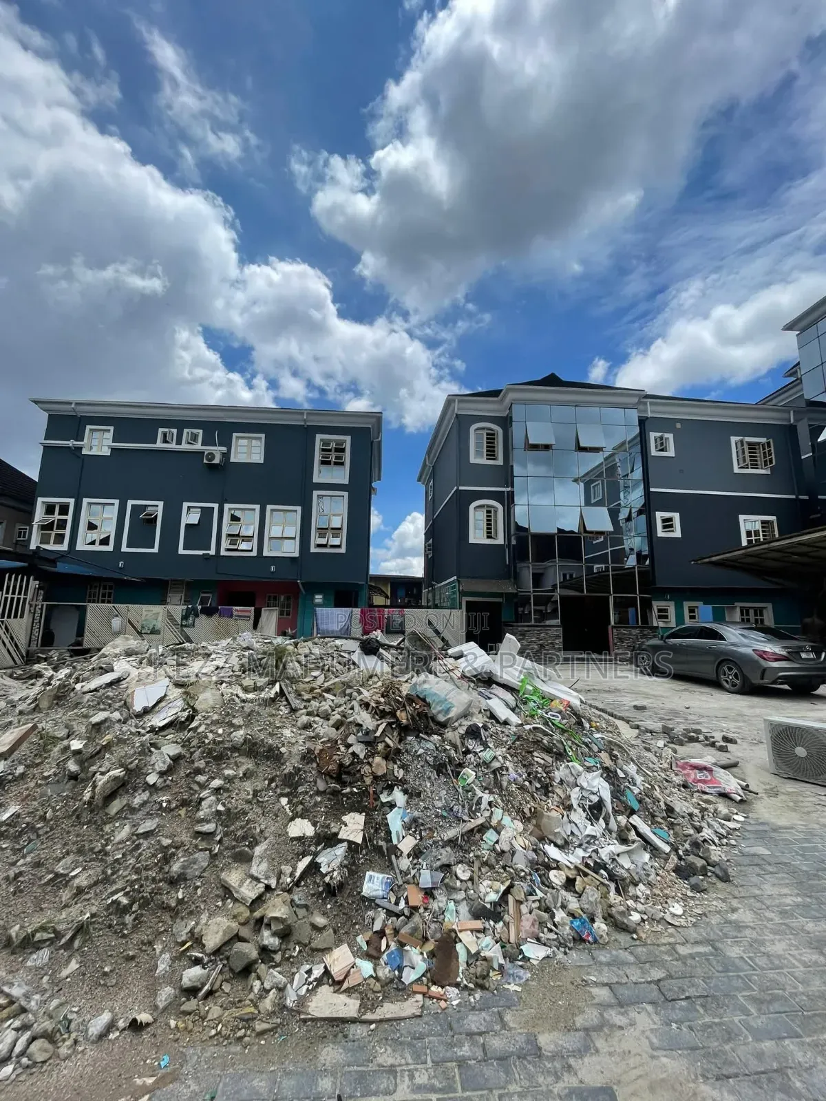 14bdrm Block of Flats in Orazi ,Off New Gra , for sale