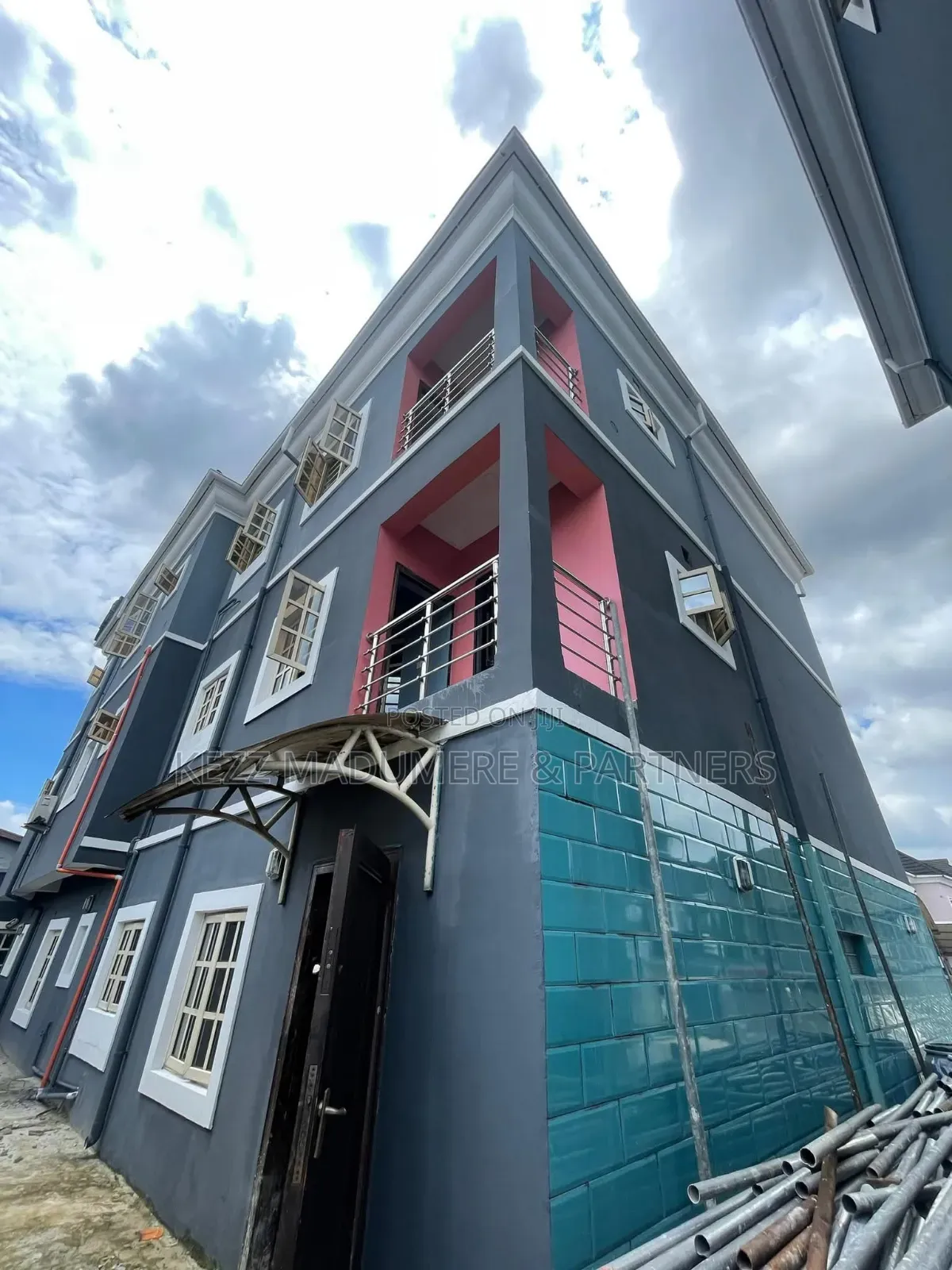 14bdrm Block of Flats in Orazi ,Off New Gra , for sale