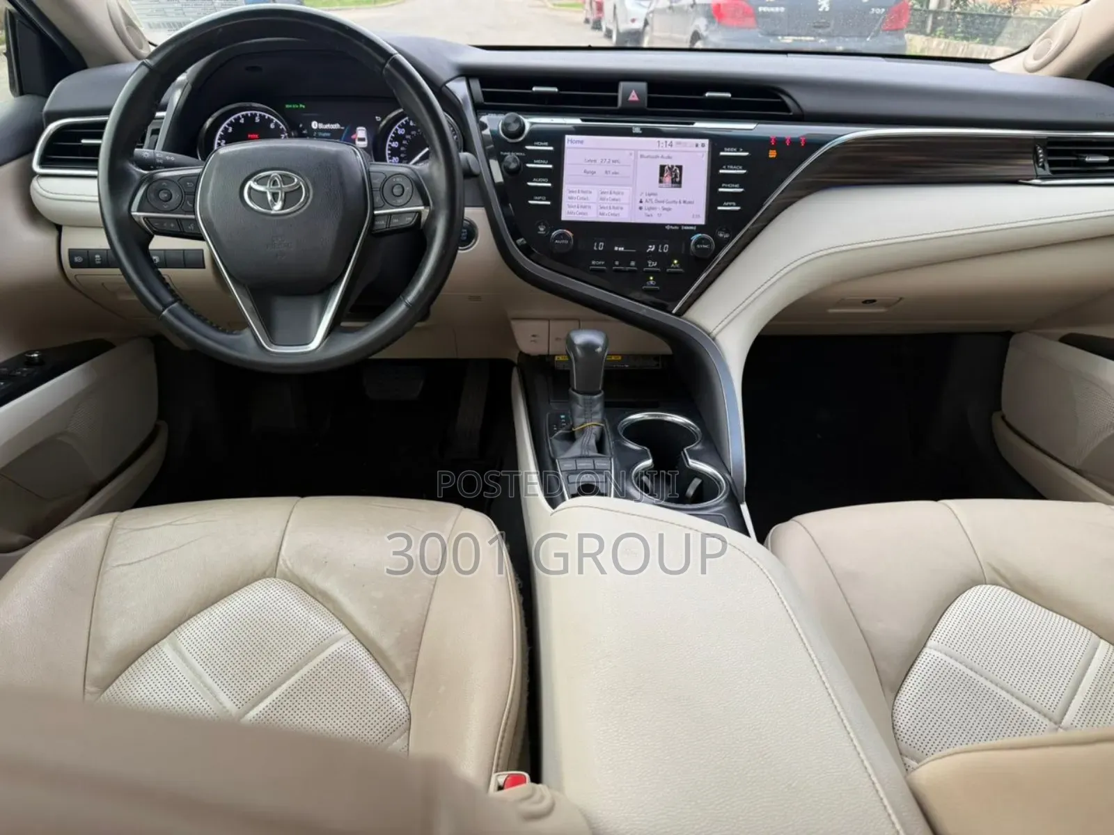 Toyota Camry XLE V6 FWD (3.5L 6cyl 8AM) 2018 White