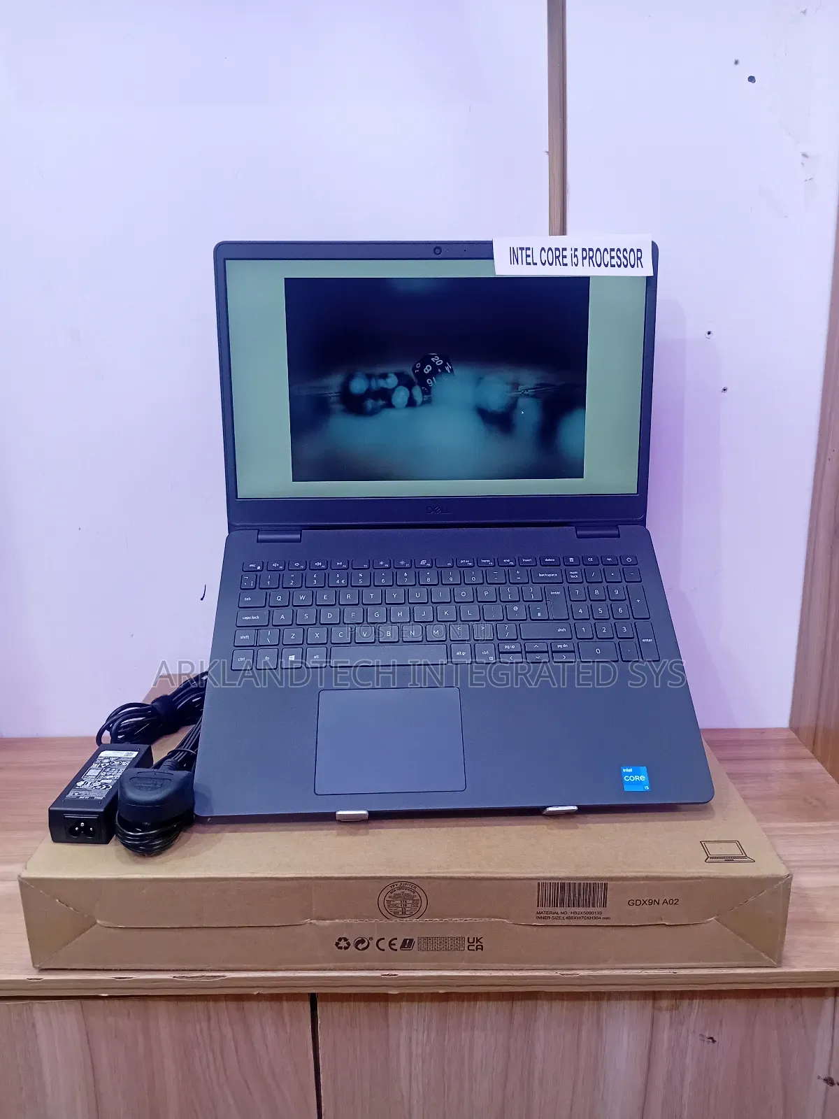 New Laptop Dell Vostro 14 3459 8GB Intel Core i5 SSD 512GB