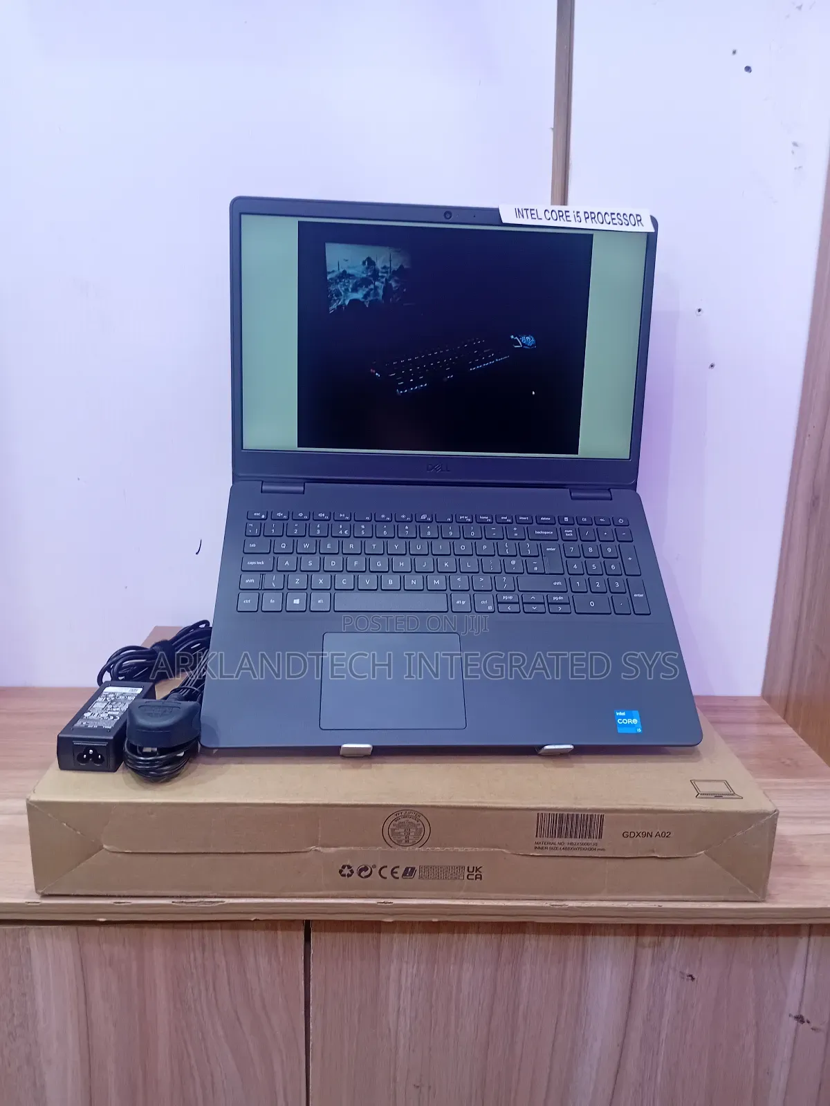 New Laptop Dell Vostro 14 5468 8GB Intel Core I5 SSD 512GB