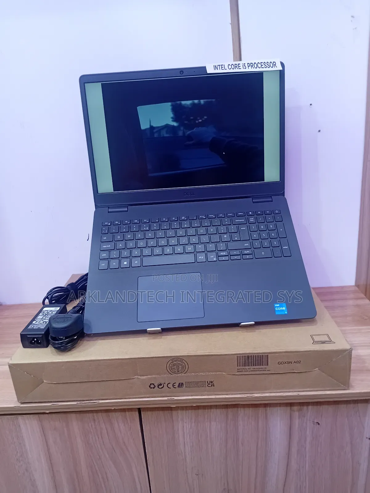 New Laptop Dell Vostro 1720 8GB Intel Core i5 SSD 512GB