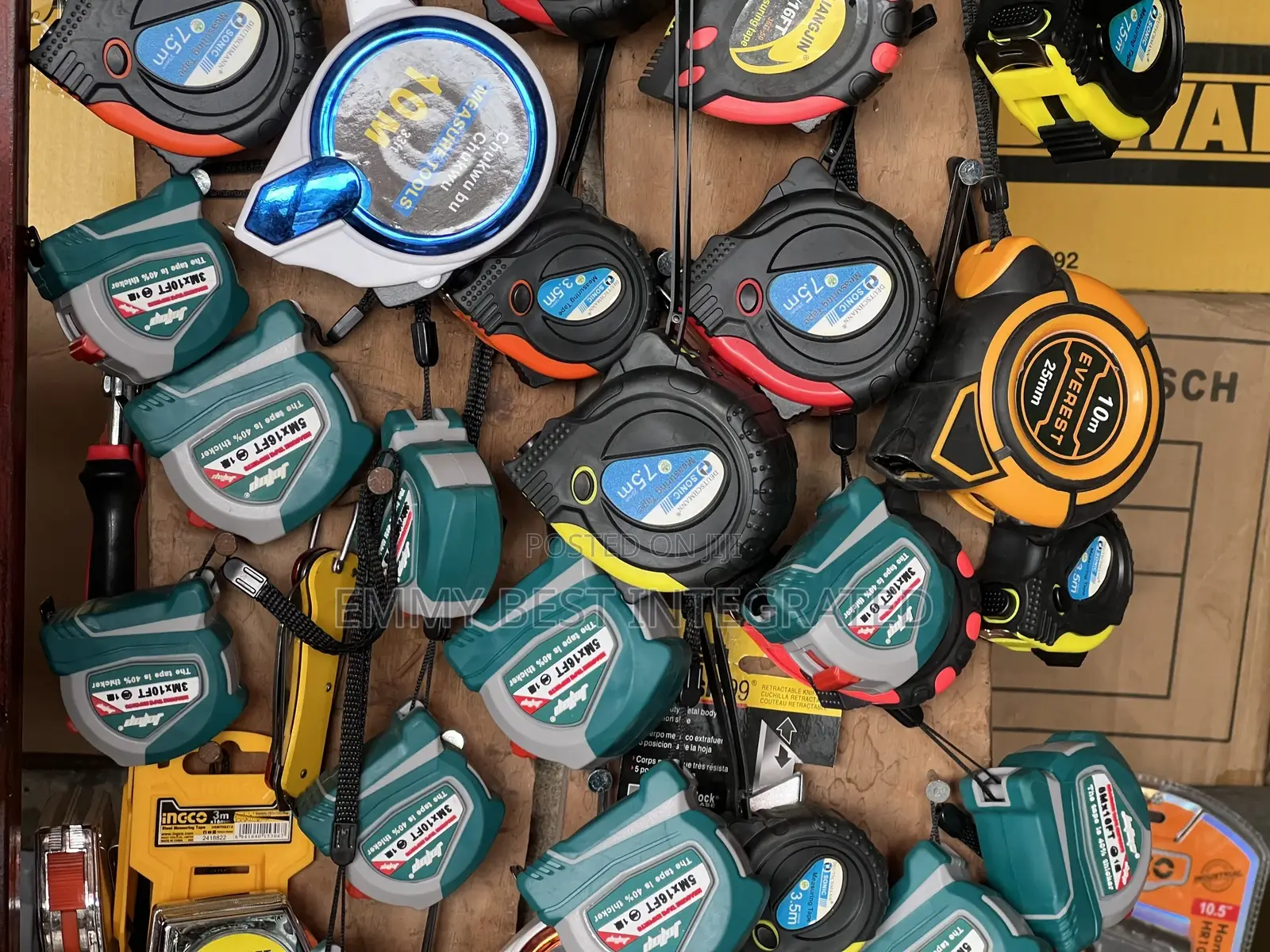 Retractable Measuring Tapes
