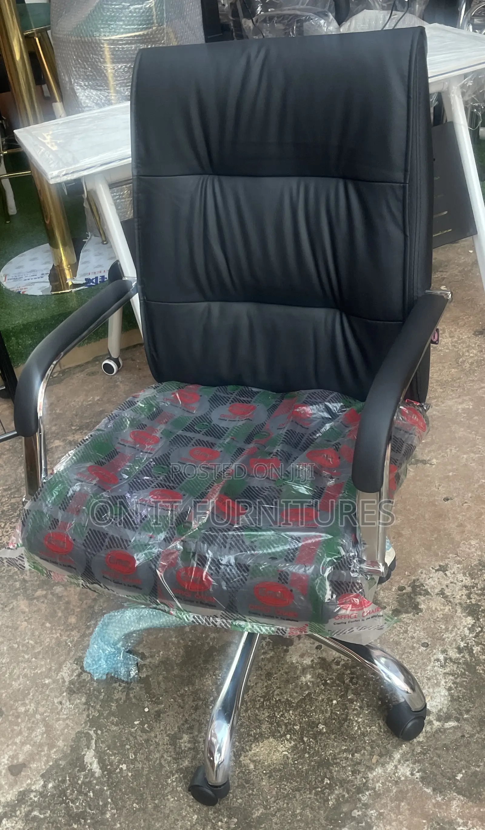 Sleek Comfy Executive Office Chair – Perfect for Work or Study!