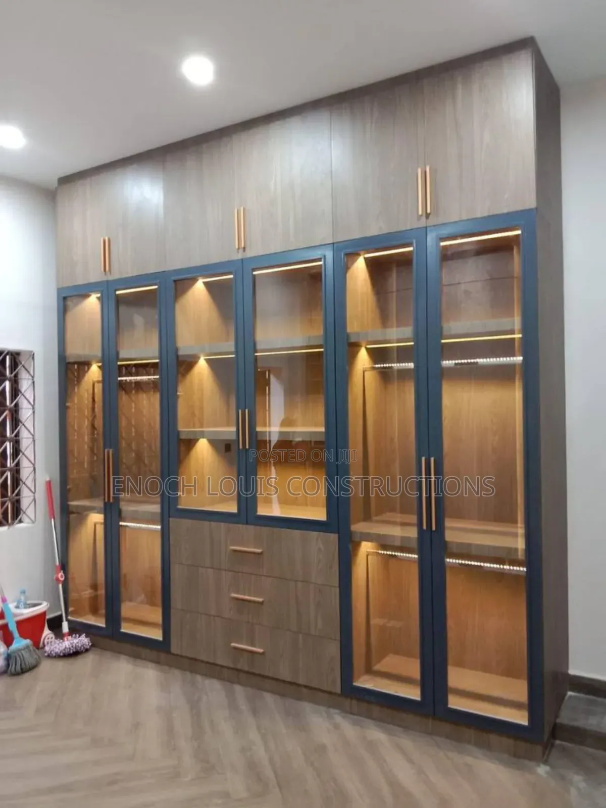 We Build Elegant Wardrobes With Glass, Walk in Closet, Kitchen Cabinet