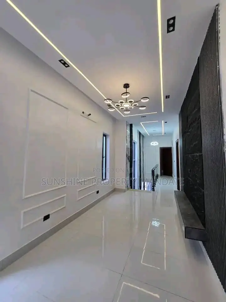 5bdrm Duplex in Ajah Lekki for sale