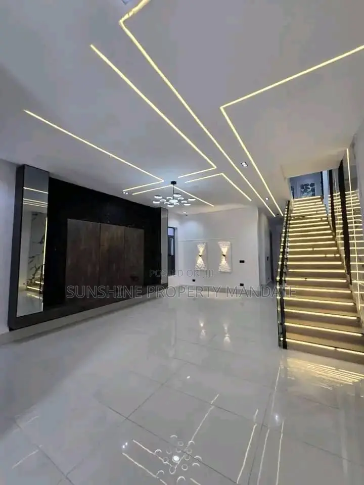 5bdrm Duplex in Ajah Lekki for sale