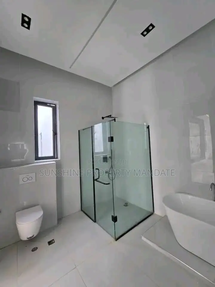 5bdrm Duplex in Ajah Lekki for sale