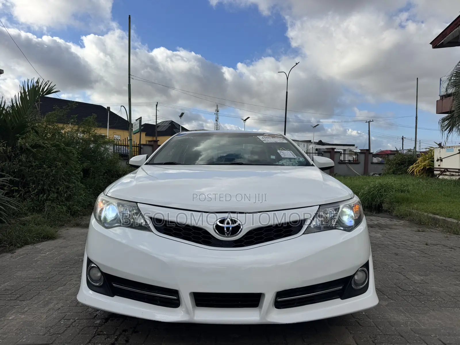Toyota Camry SE V6 4dr Sedan (3.5L 6cyl 6A) 2012 White