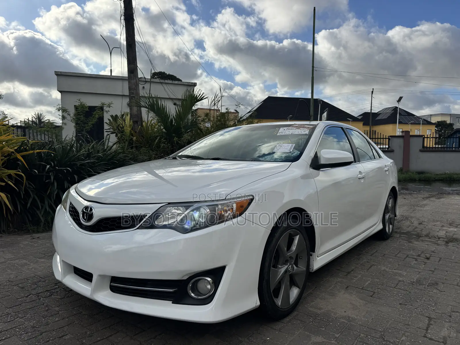 Toyota Camry SE V6 4dr Sedan (3.5L 6cyl 6A) 2012 White
