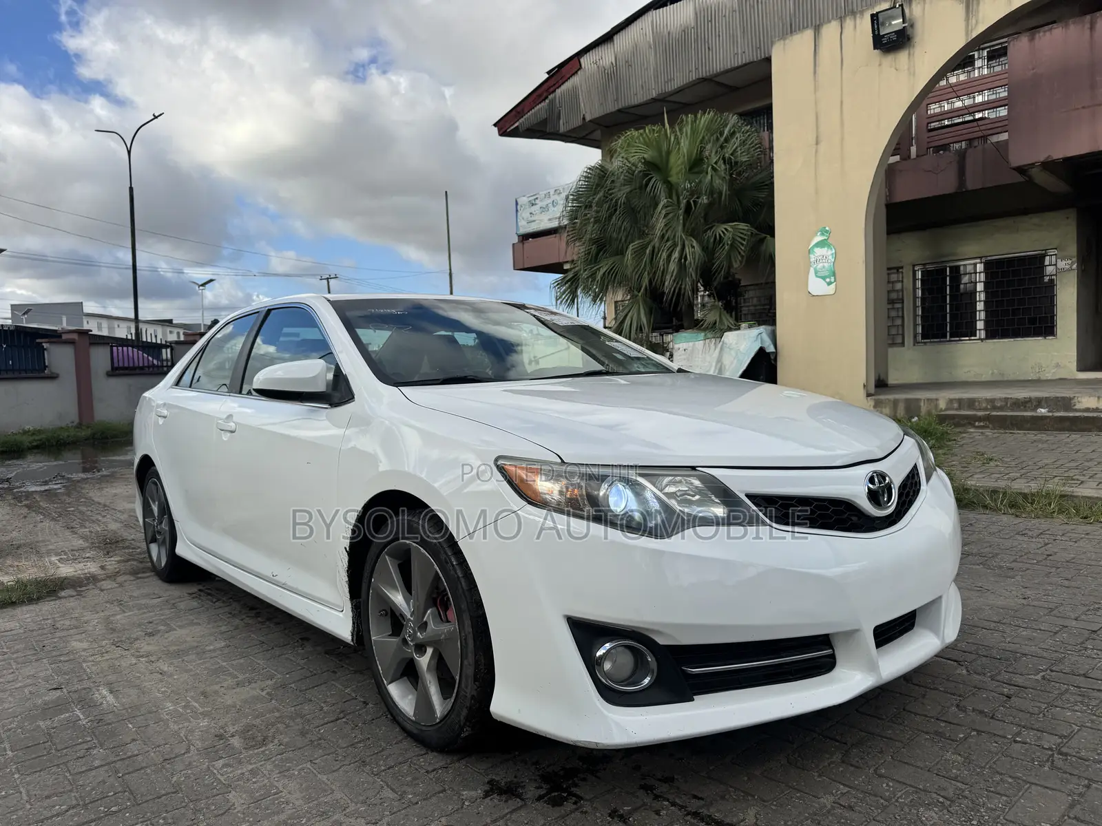 Toyota Camry SE V6 4dr Sedan (3.5L 6cyl 6A) 2012 White
