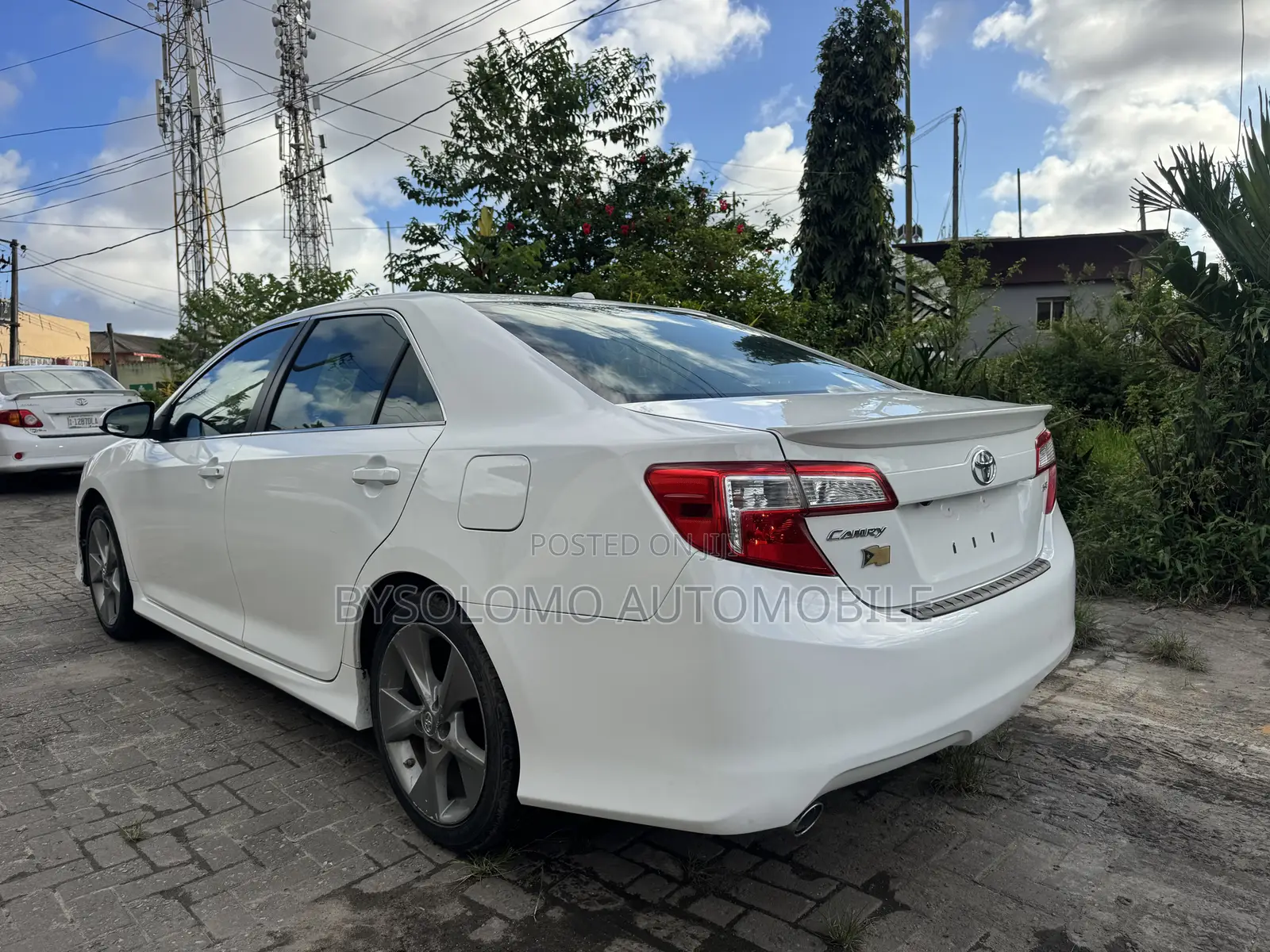 Toyota Camry SE V6 4dr Sedan (3.5L 6cyl 6A) 2012 White