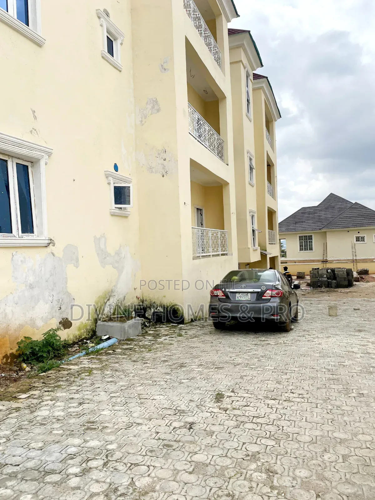 3bdrm Block of Flats in Katampe (Main) for sale