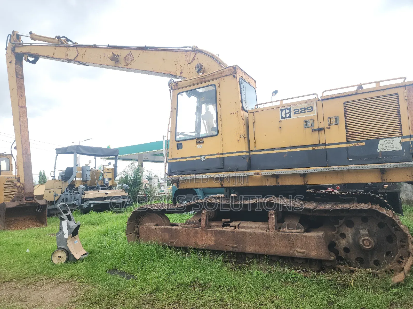 Long Boom Caterpillar Excavator
