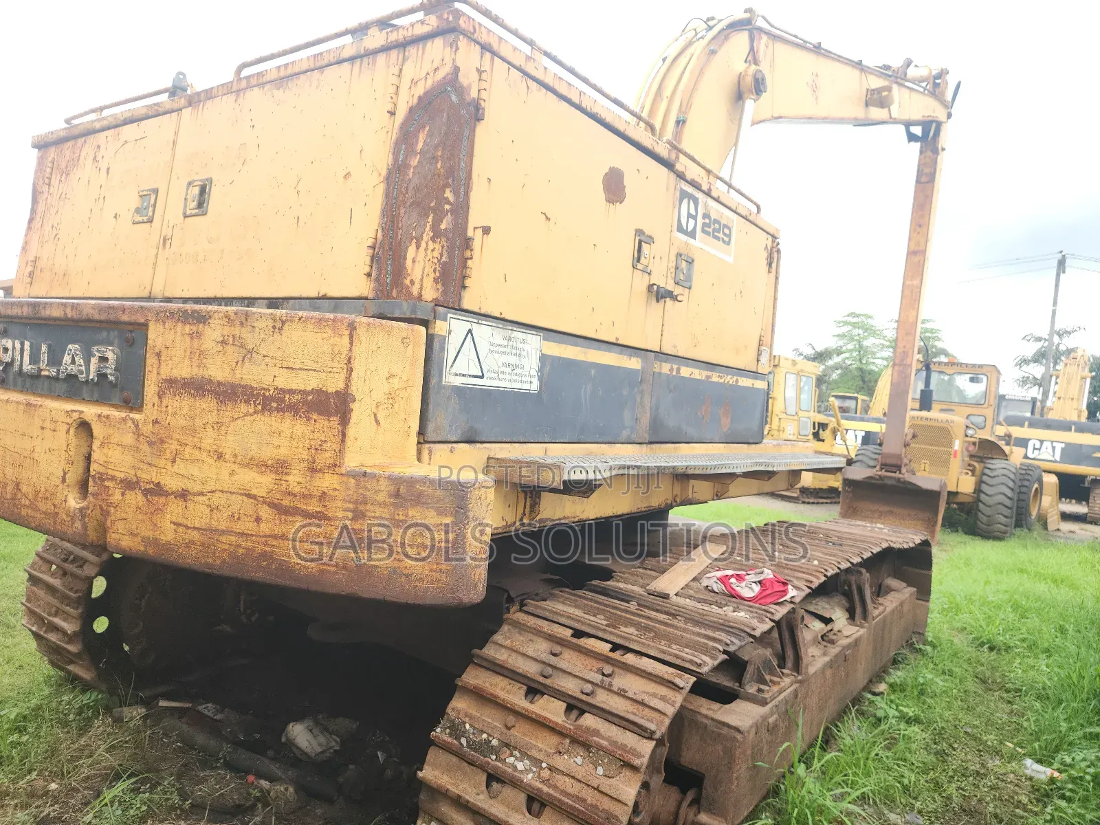 Long Boom Caterpillar Excavator