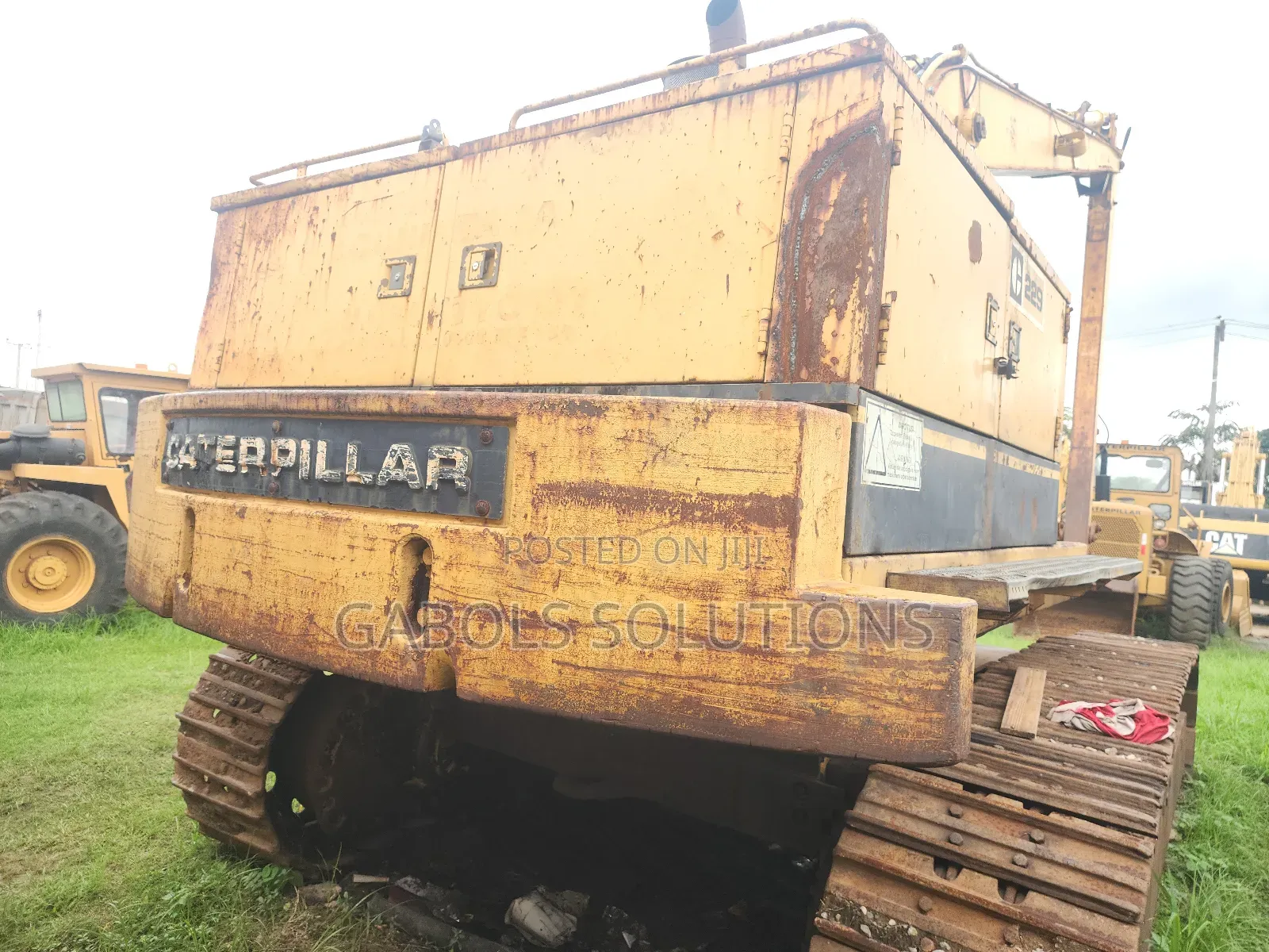 Long Boom Caterpillar Excavator