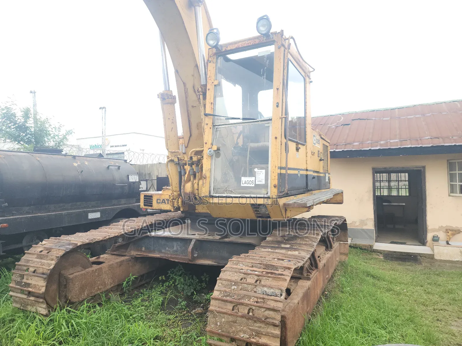 Long Boom Caterpillar Excavator
