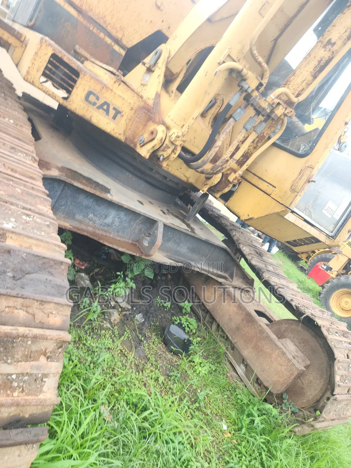 Long Boom Caterpillar Excavator
