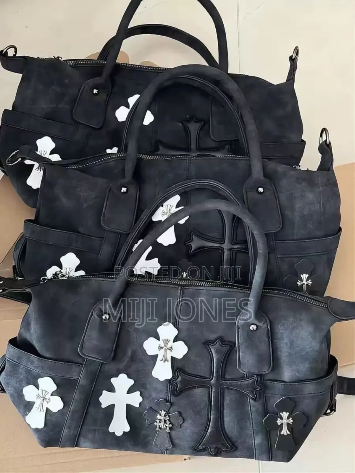 *Dark Chic Gothic Chrome Heart Cross Body Bag*