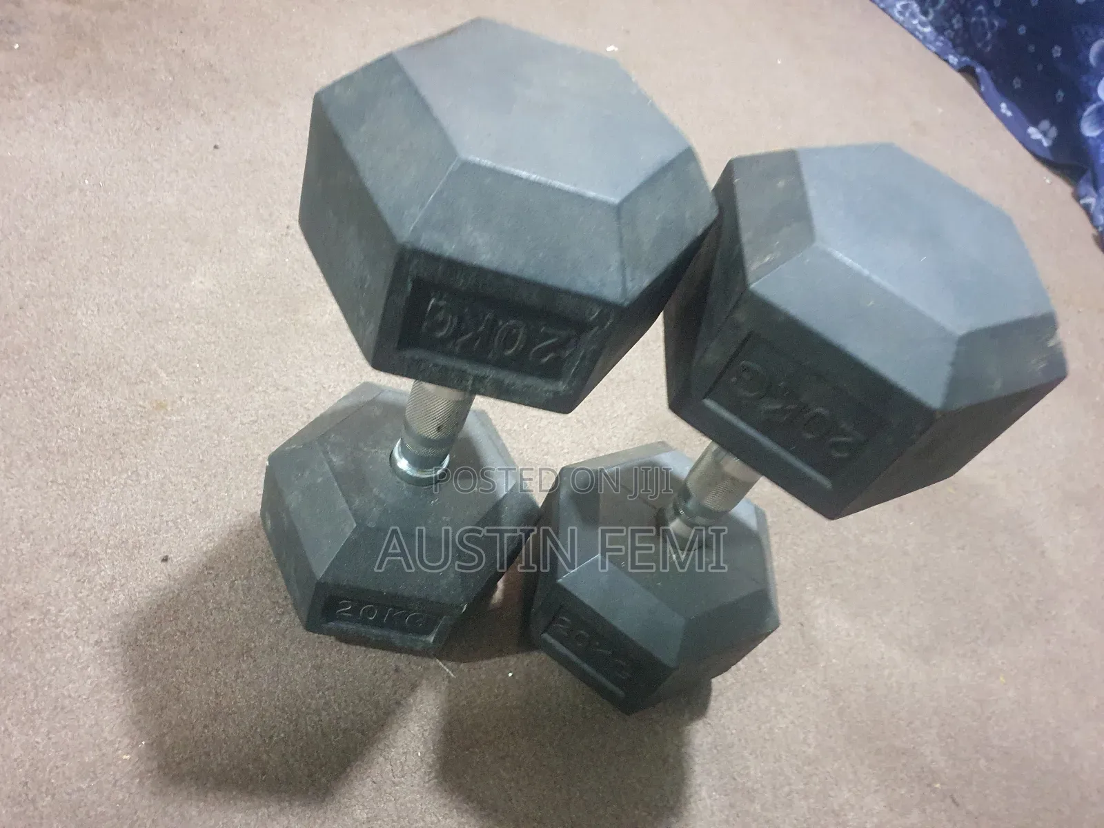 A Pair of Clean 20kg Hex Dmbbell