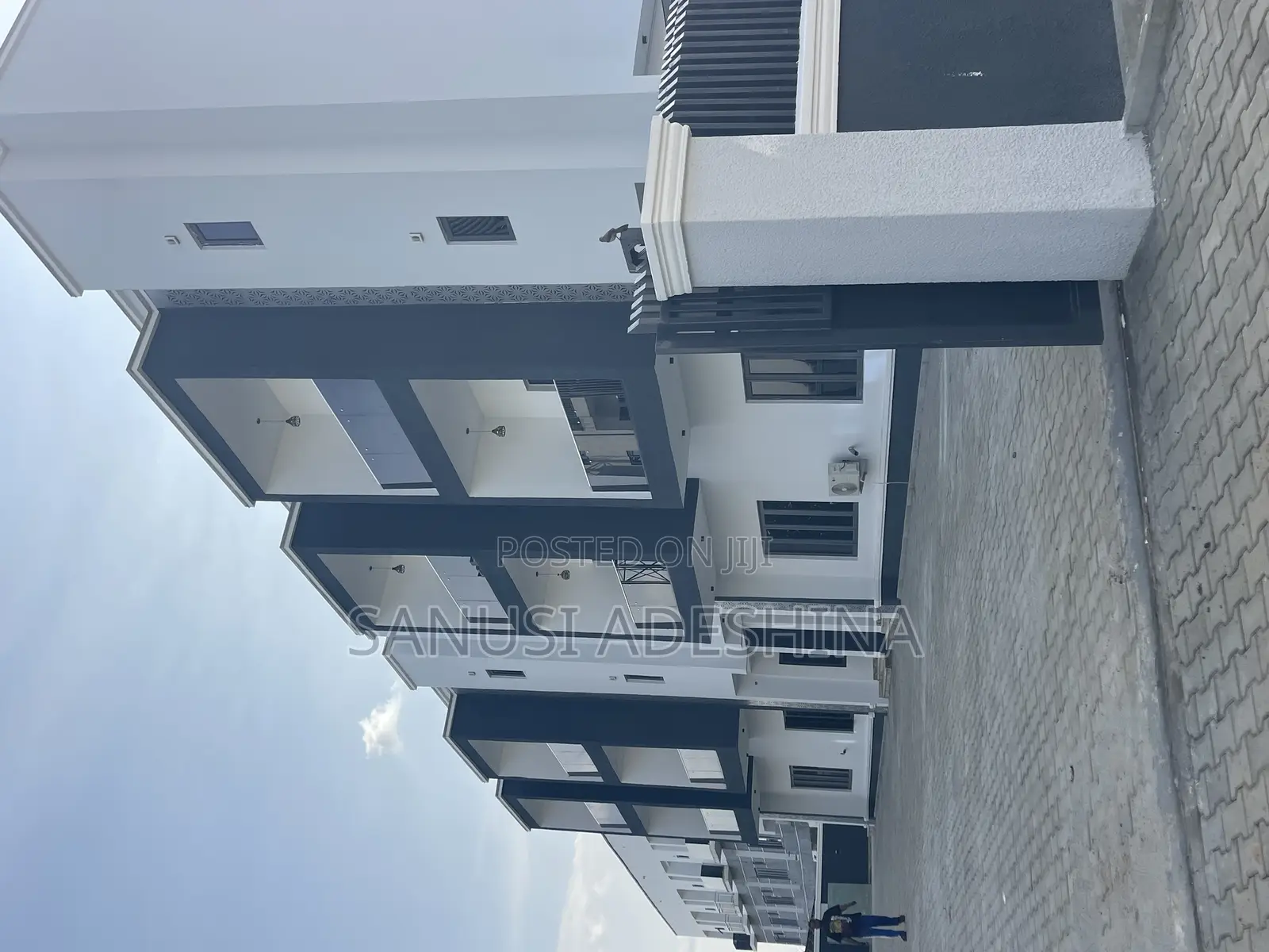 5bdrm Duplex in Jahi Gilmore Gilmore for sale