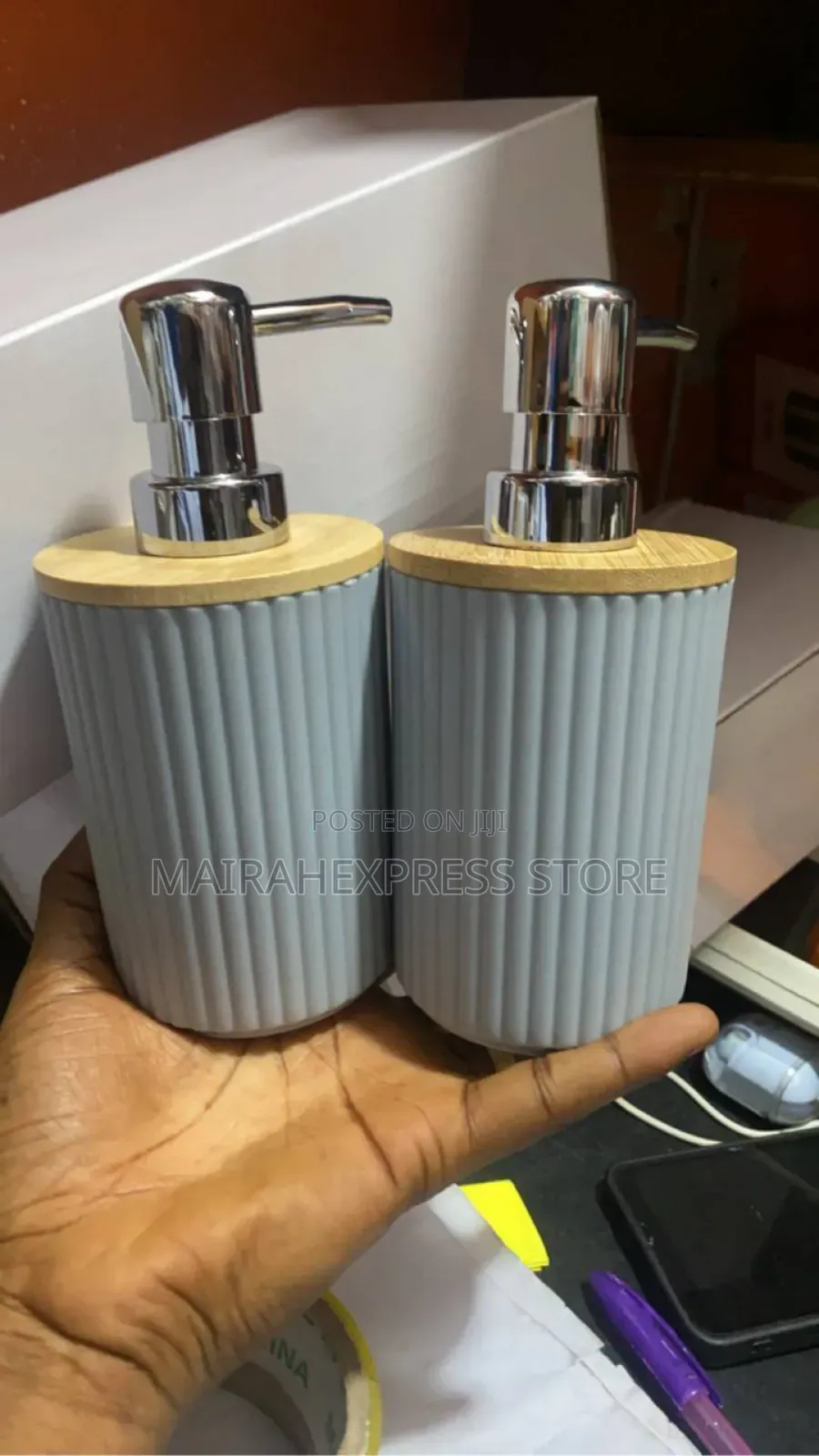 2pcs Soap and Lotion Dispenser With Wooden Cover (2st7)