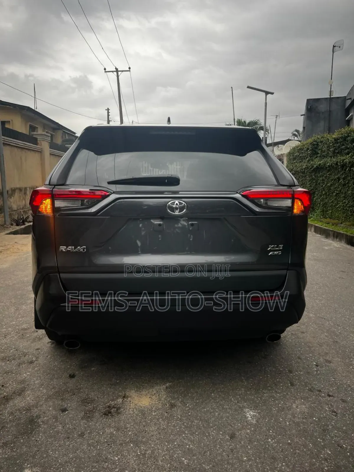 Toyota RAV4 XLE 2021 Gray