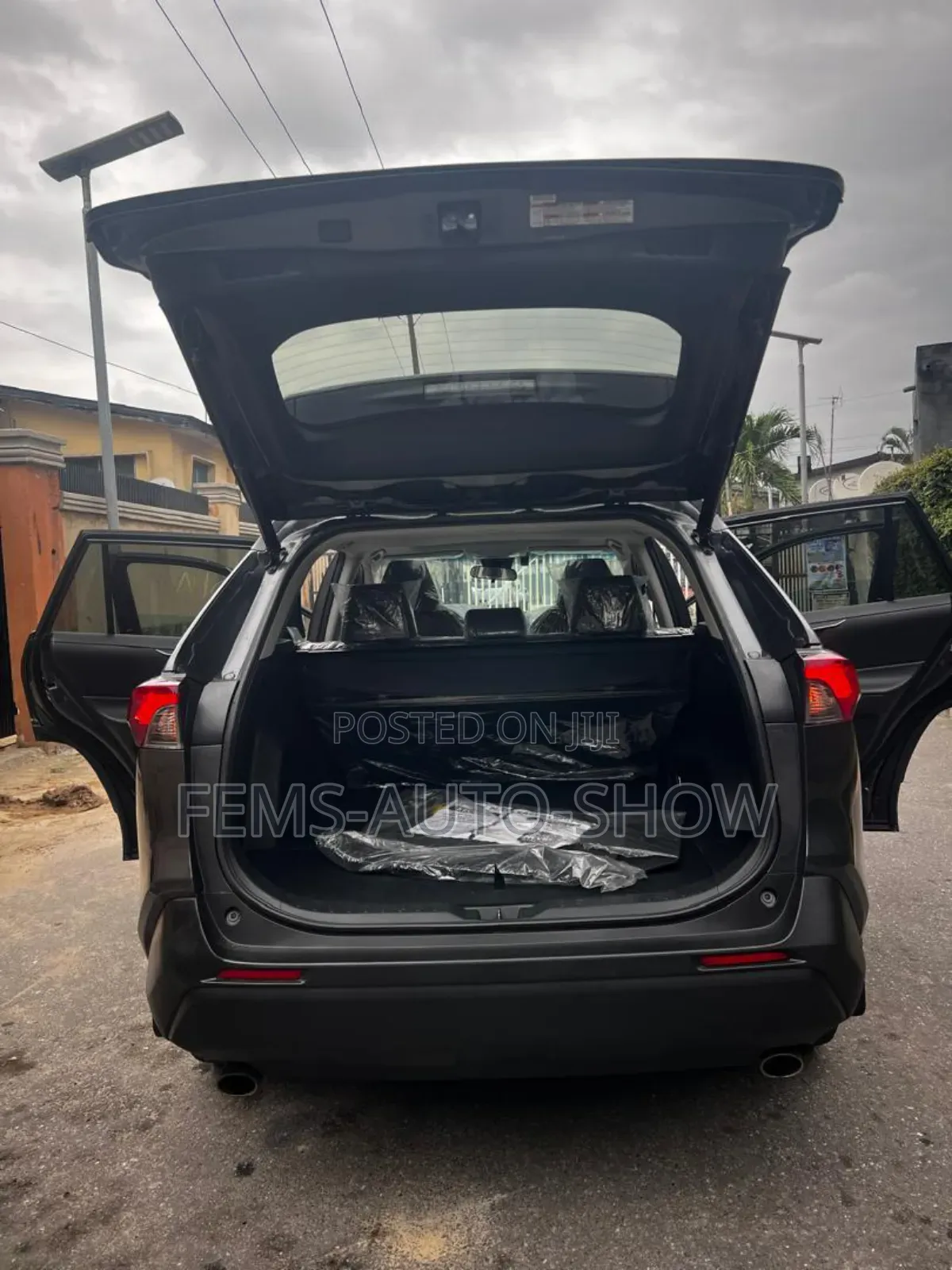 Toyota RAV4 XLE 2021 Gray