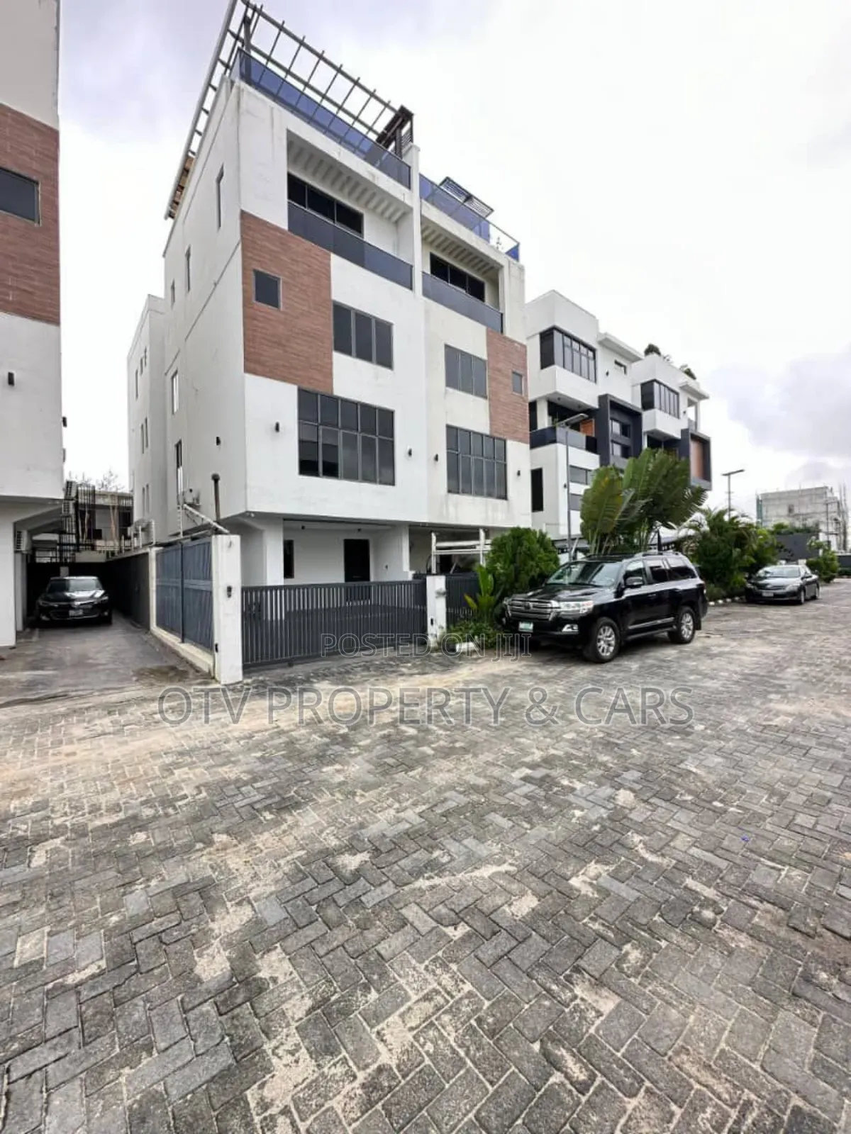 Furnished 5bdrm Duplex in Banana Island for sale