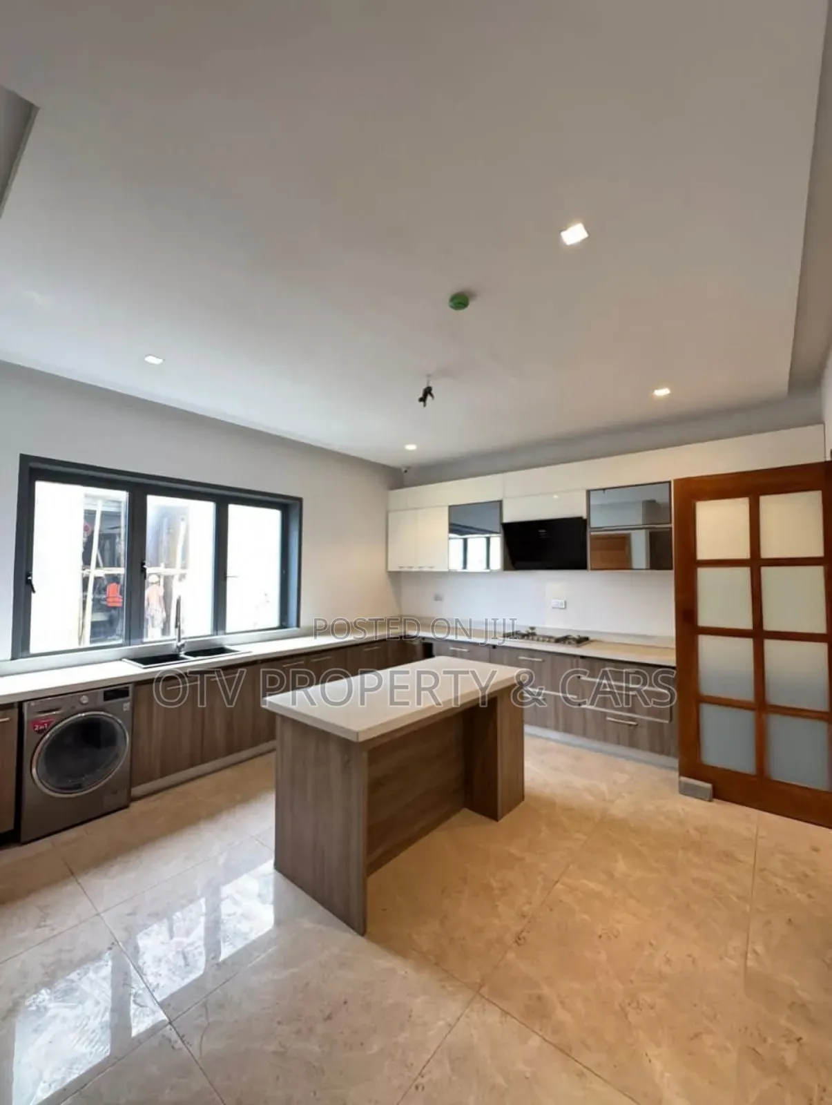Furnished 5bdrm Duplex in Banana Island for sale