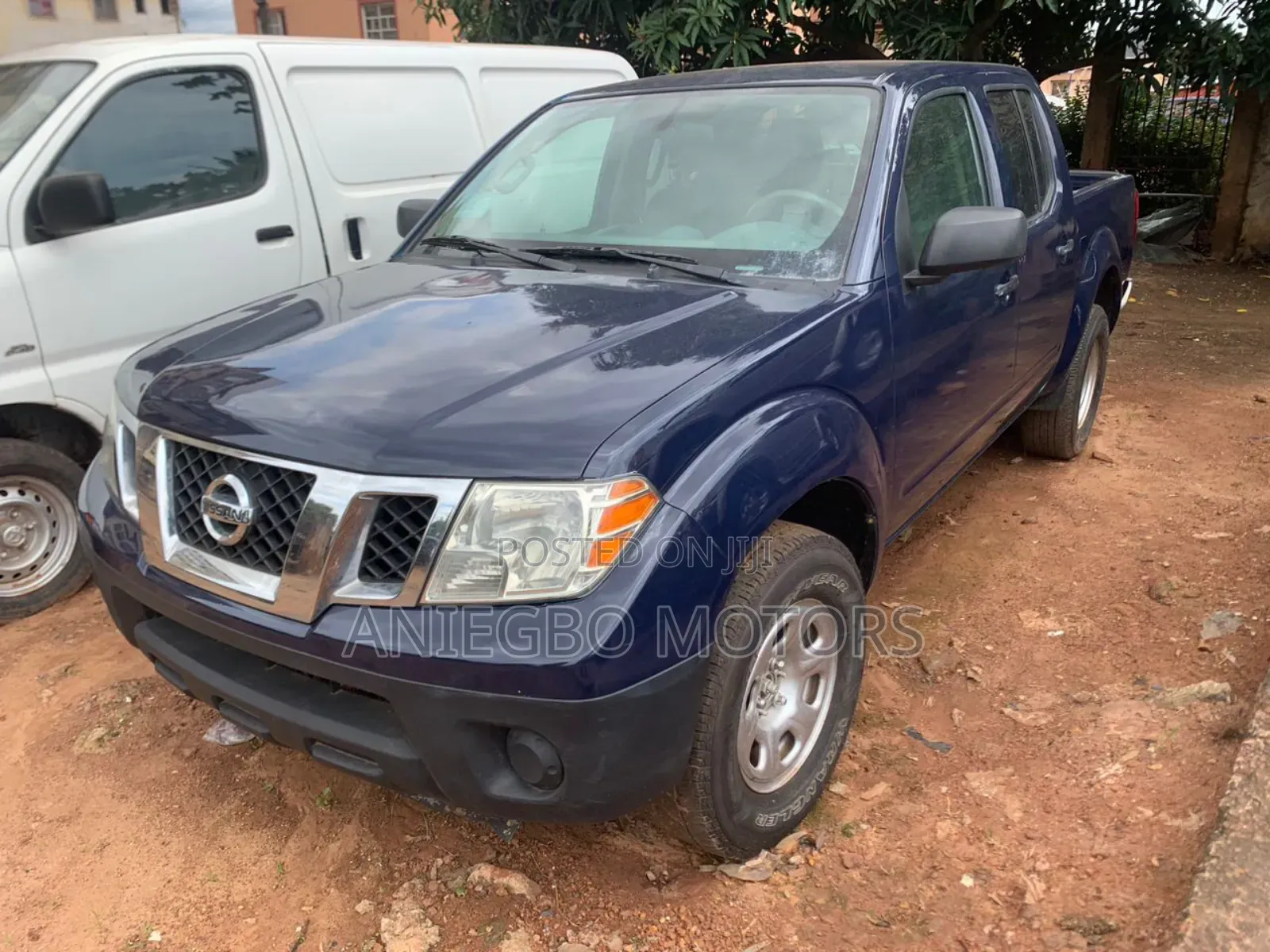 Nissan Frontier Crew Cab LE 4x4 Long 2010 Blue