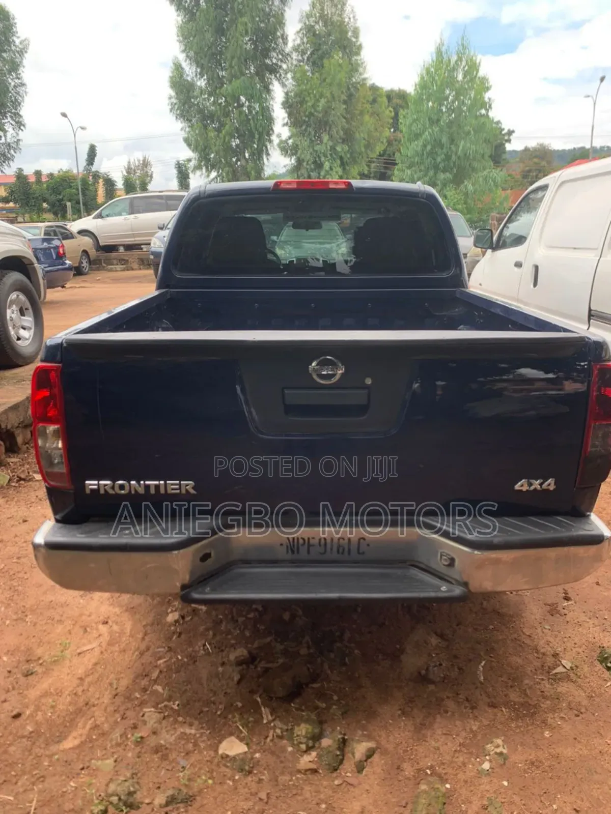 Nissan Frontier Crew Cab LE 4x4 Long 2010 Blue