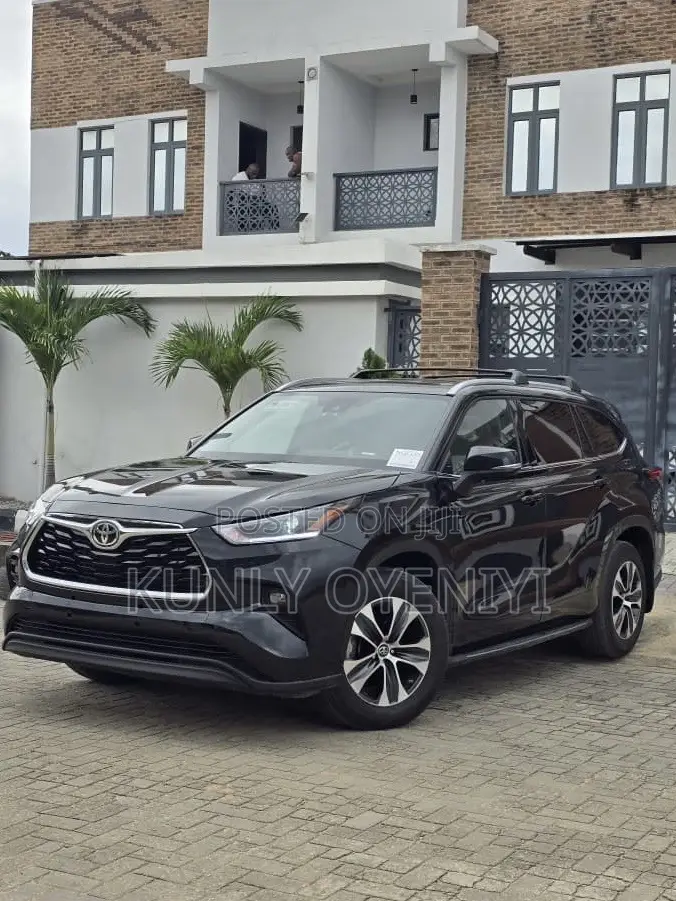 Toyota Highlander XLE 2022 Black