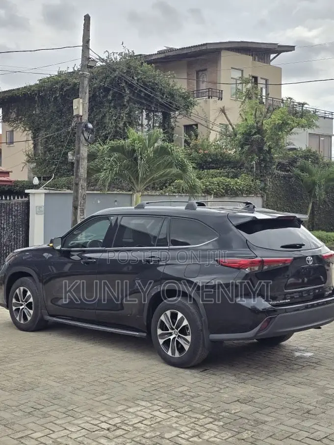 Toyota Highlander XLE 2022 Black