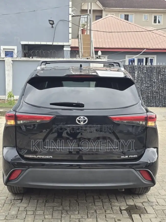Toyota Highlander XLE 2022 Black