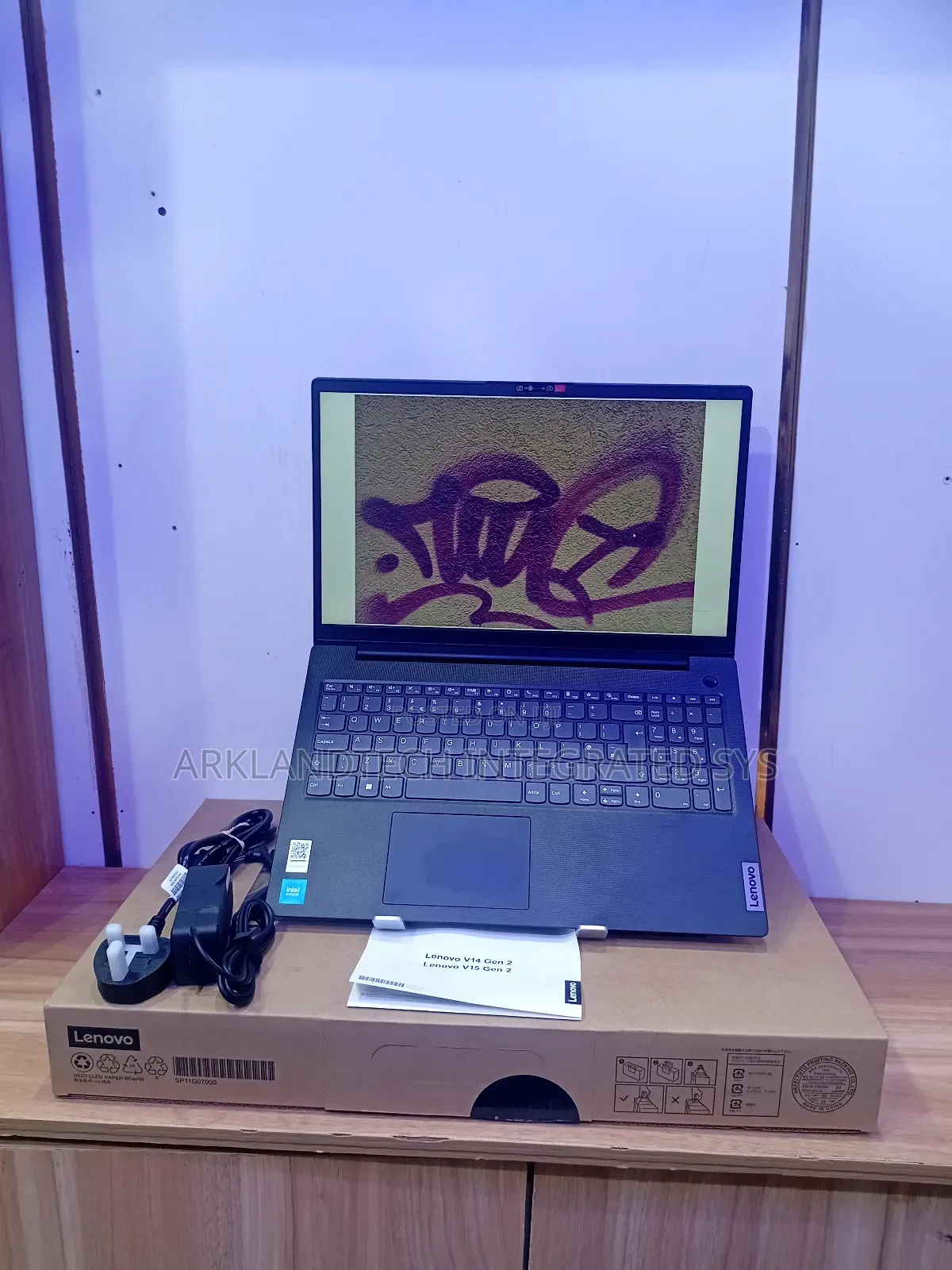 New Laptop Lenovo IdeaPad 100 8GB Intel Celeron SSD 256GB
