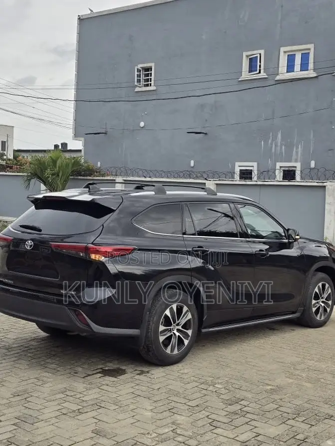 Toyota Highlander XLE 2022 Black