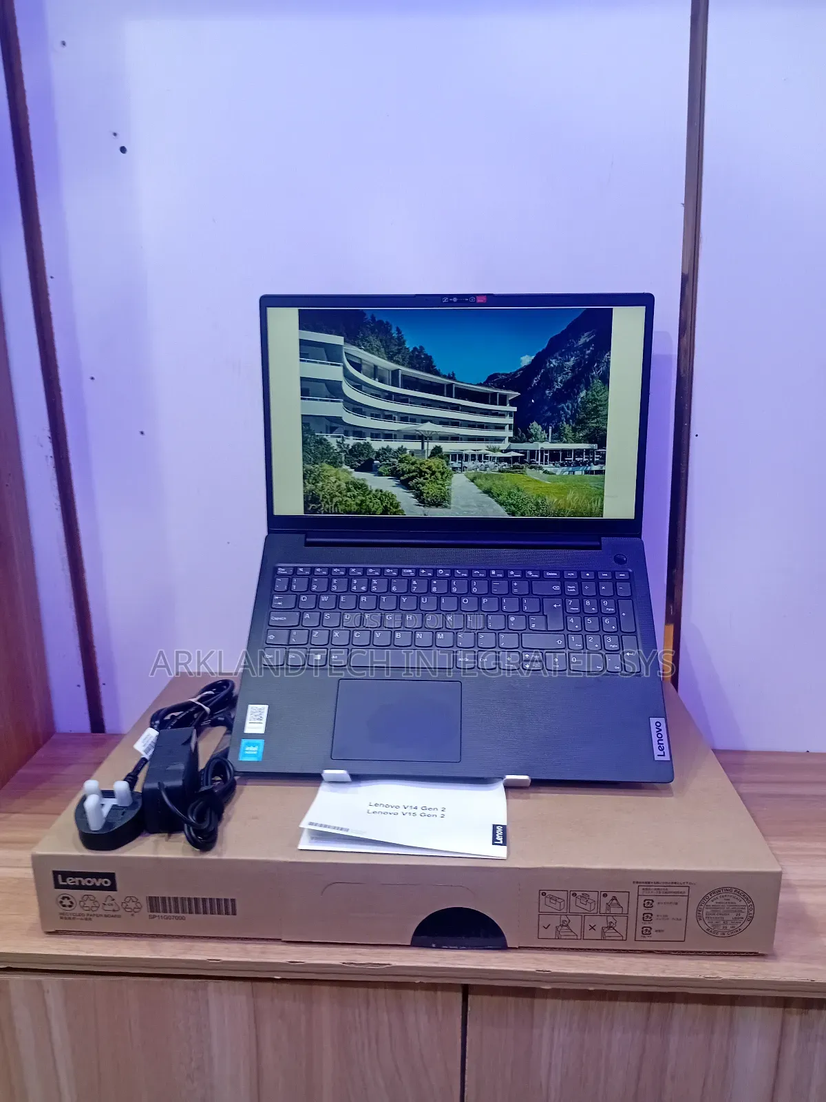 New Laptop Lenovo IdeaPad 100 8GB Intel Celeron SSD 256GB