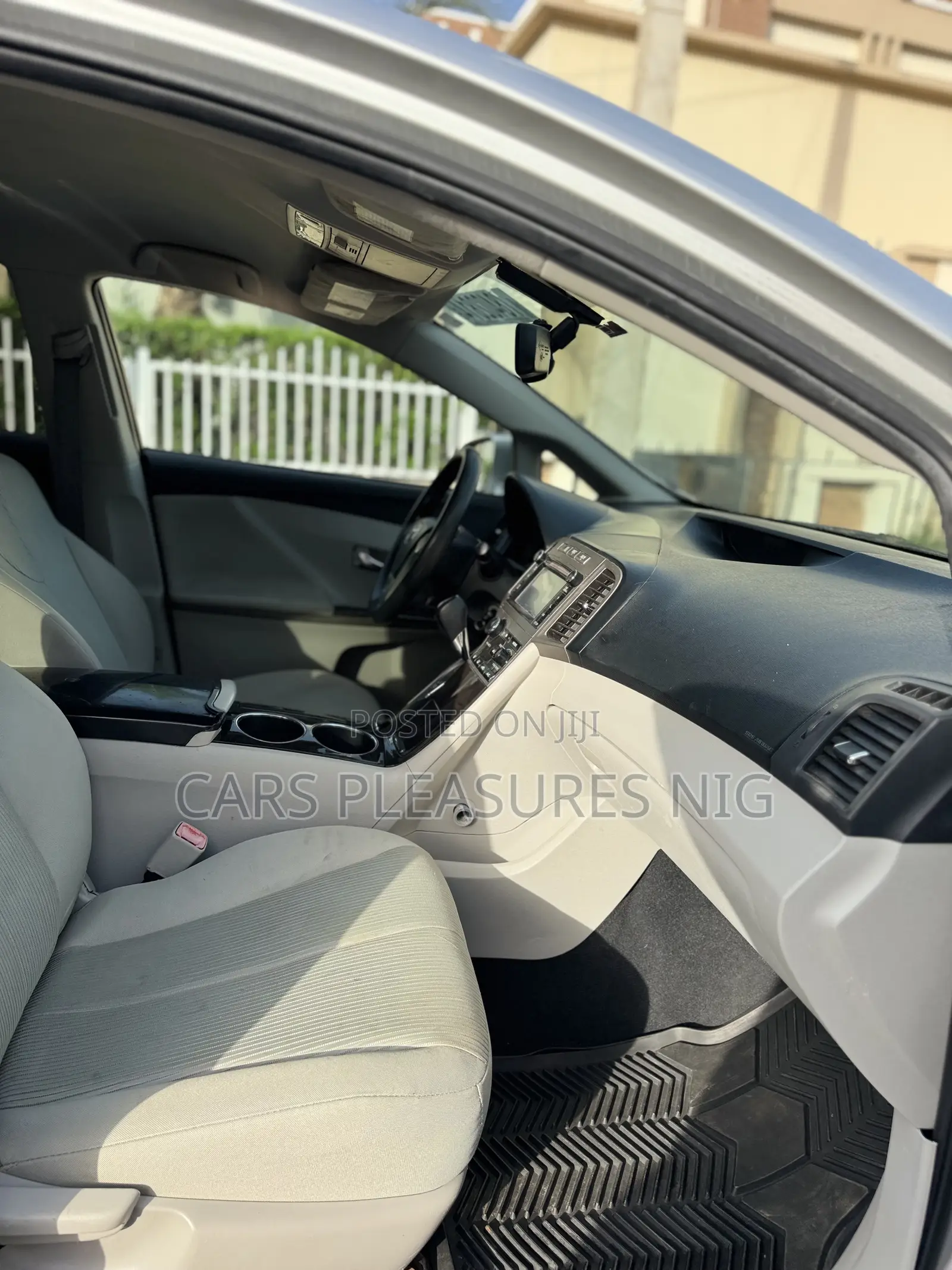Toyota Venza LE 4dr Wagon AWD (2.7L 4cyl 6A) 2014 White