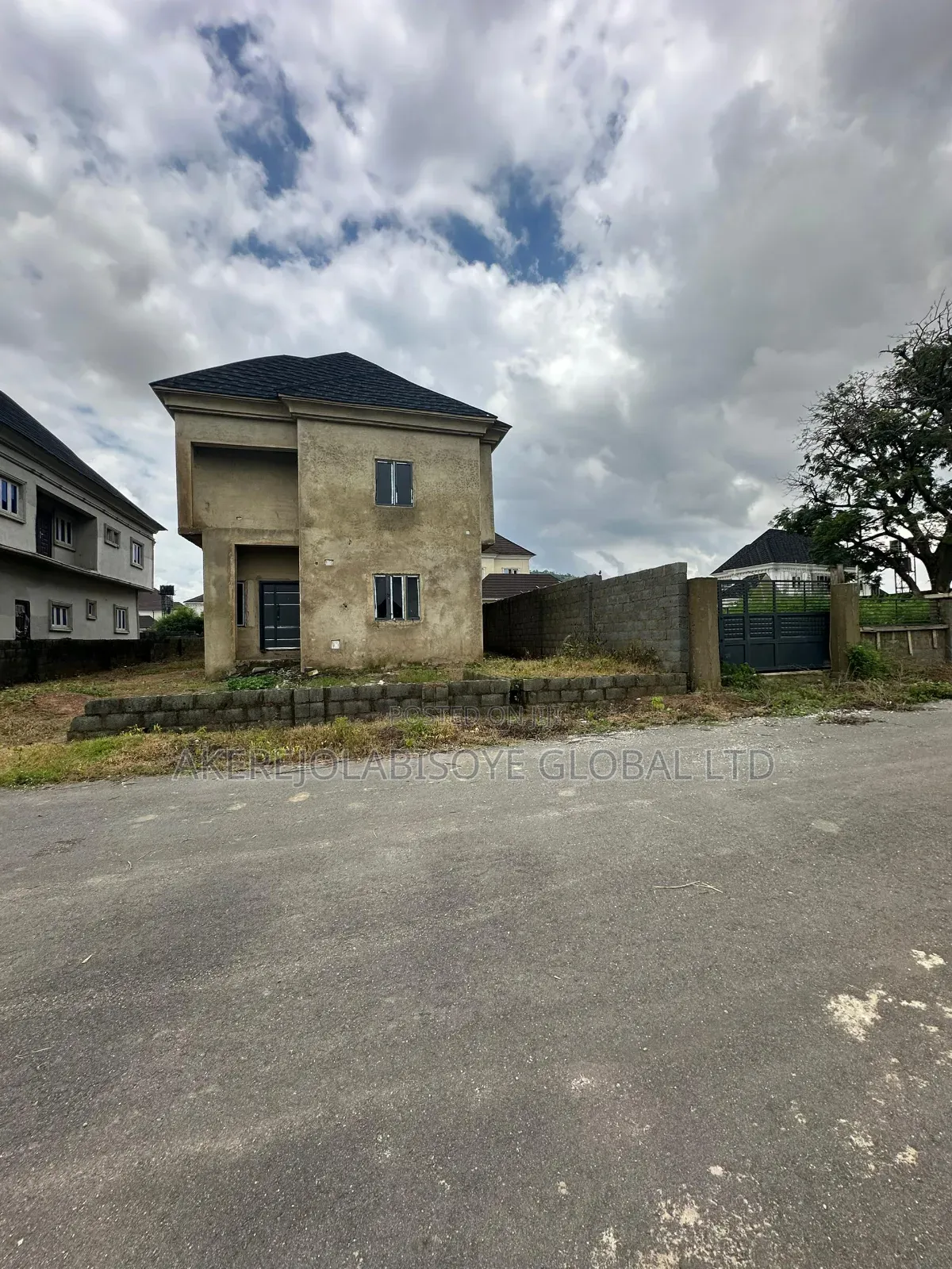 4bdrm Duplex in In An Estate for sale