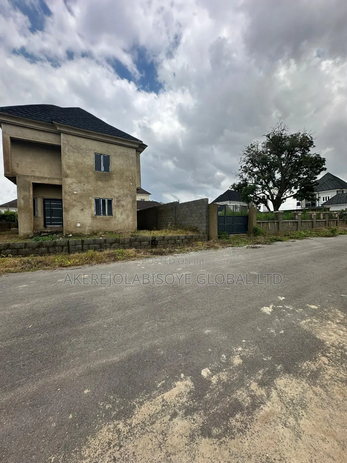 4bdrm Duplex in In An Estate for sale