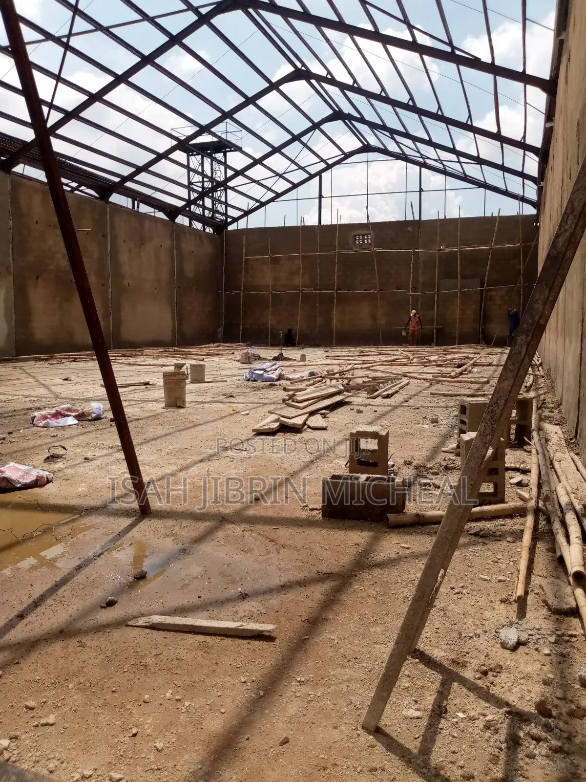 Newly Built Warehouse Along Kubwa Express for Rent.